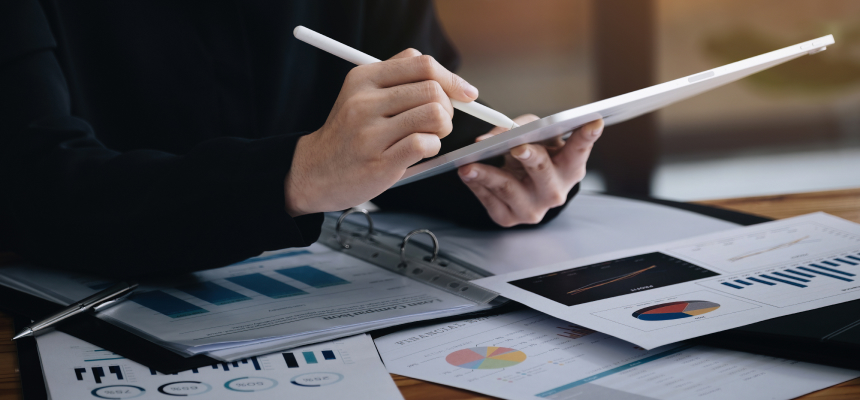 상장(IPO) 및 전략적 투자 유치